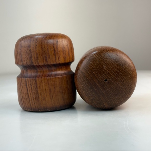 Danish Modern Teak Salt & Pepper Shaker Set By Selandia Designs Made in Thailand - Picture 6 of 11